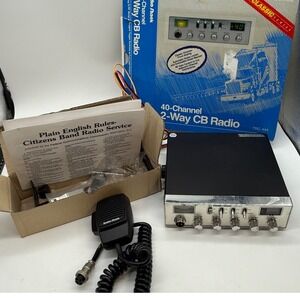 Radio Shack TRC-444 40 Channel 2 Way CB Radio‎ Classic Series with Microphone